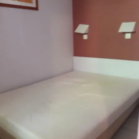 Pour 4 Piscine Proche Et Commerces *